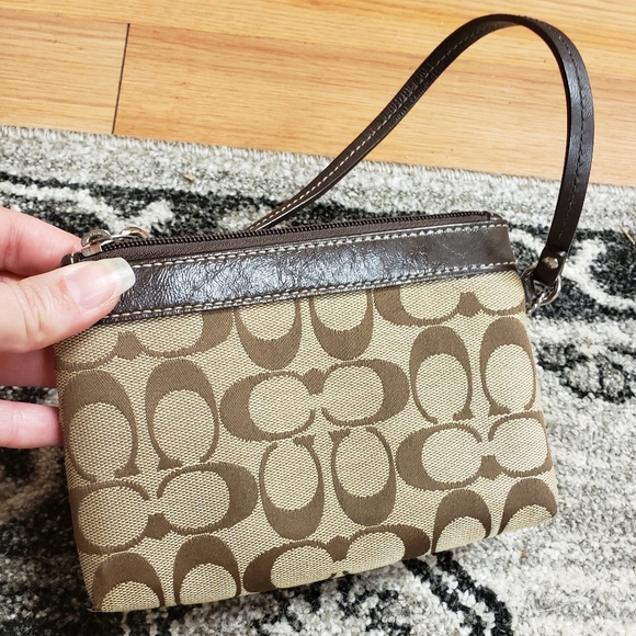 Coach wristlet - Picture 3 of 4